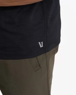 Zephyr Polo | Black Heather -Funktion One Style 0019 V1000HBK FA22 M ECOMM TOP 0436