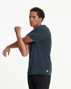 Current Tech Tee | Beryl -Funktion One Style V195BER SP23 M ECOMM TOPS DETAIL 4048 1x1 e1353703 c28f 42a1 8809 4b62d84a0d83