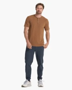 Linear Henley | Rum -Funktion One Style V199RUM FA22 M ECOMM TOPS FULL 2050 1X1 86546909 0283 46a8 9c14 cd8be28517f5