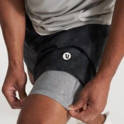 Kore Short | Black Vapor -Funktion One Style V302BVP FA22 M ECOMM DETAIL 3729 1x1 12b3a5a6 86af 4dc8 a0ff ae8855190e96