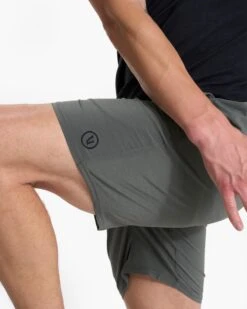 Elevate Kore Short | Dusty Pine -Funktion One Style V382DST 2677