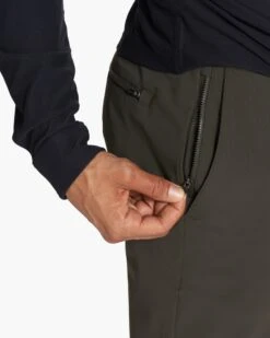 Fleet Jogger | Dark Oregano -Funktion One Style V444DOR FA23 M ECOMM PANTS DETAIL 8