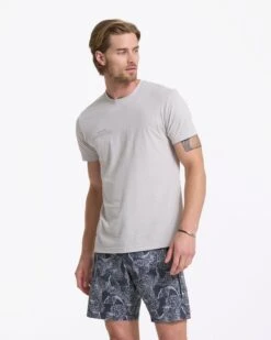 Pursuit Tee | Light Grey