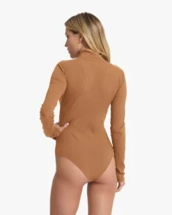 Bleeker Bodysuit | Caramel -Funktion One Style VW1075CAR FA22 W ECOMM 3640 retouch