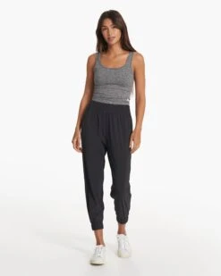 Halo Essential Tank | Heather Grey -Funktion One Style VW1089HTG SP23 W ECOMM TOPS FULL 0962 4X5 55b9e609 e1e8 41b9 bd6d 8b123789d4bc