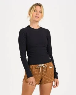 Long-Sleeve Pose Fitted Tee | Black