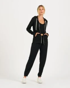 Halo Performance Hoodie | Black Heather -Funktion One Style VW201HBK 4 c3907ae3 1bba 4d82 b3d4 d3afd6dab700