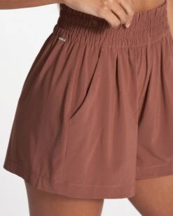 Villa Short | Hazelnut -Funktion One Style VW3015HZN FA23 W ECOMM SHORTS DETAIL 5