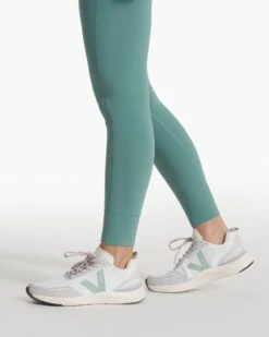 Daily Legging | Basil -Funktion One Style VW323BIL SP23 W ECOMM PANTS 1709 DETAIL 4x5 872147e0 2219 46a4 bb0f 09abea66cf34