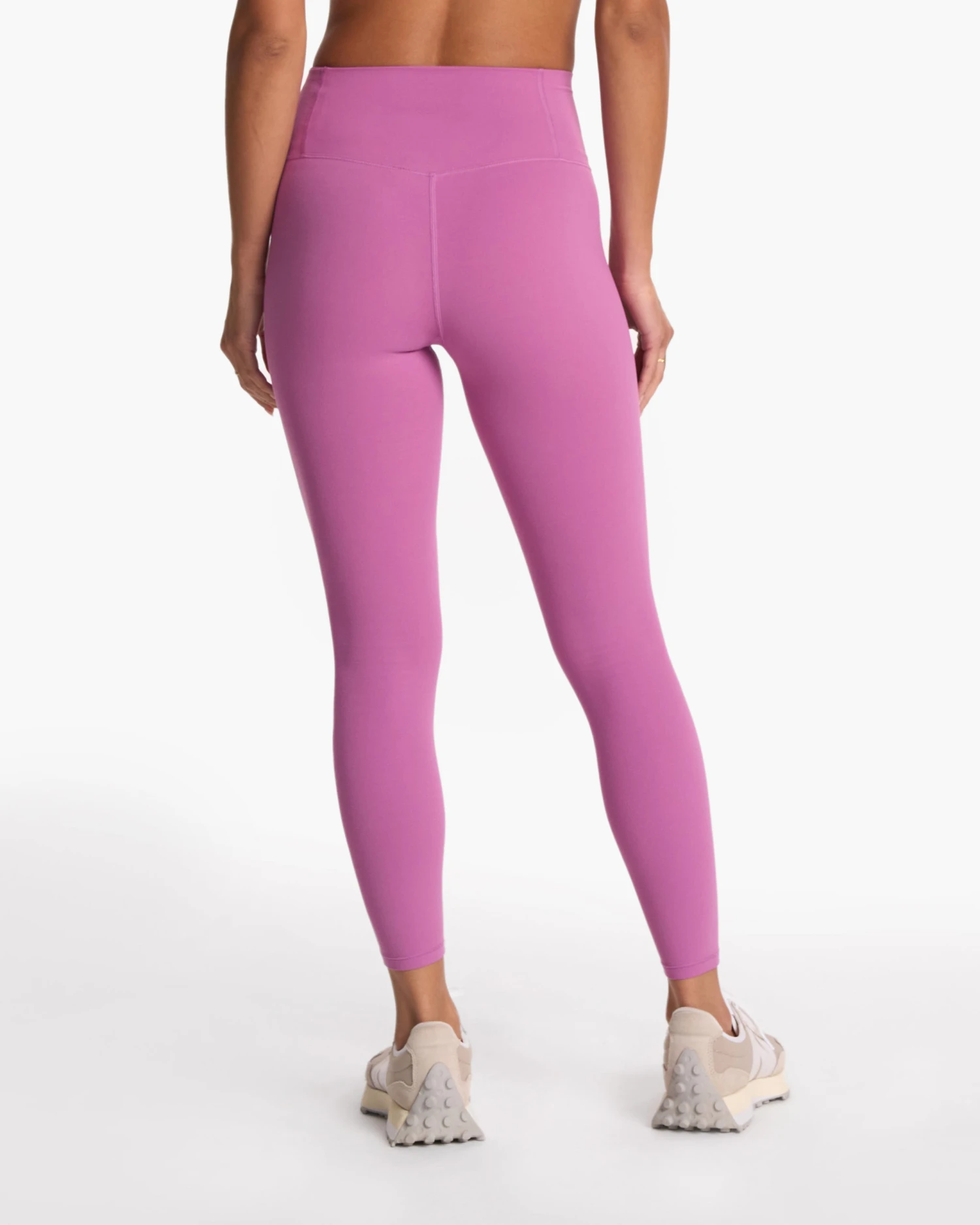 Vuori AllTheFeels™ Legging - Short | Claret 6 Vuori AllTheFeels™ Legging - Short | Claret - Image 4