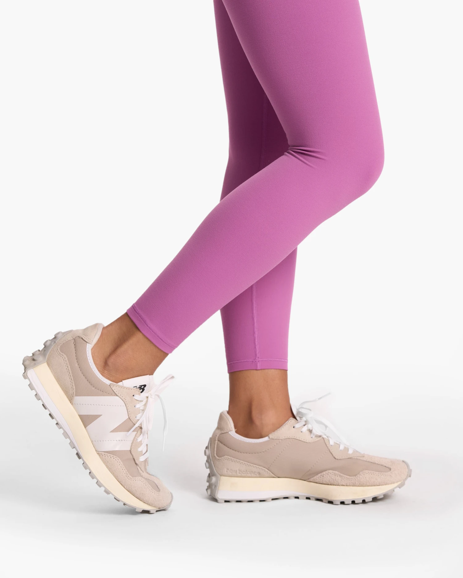 Vuori AllTheFeels™ Legging - Short | Claret 8 Vuori AllTheFeels™ Legging - Short | Claret - Image 6