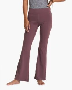 Studio Flare | Chestnut -Funktion One Style VW4043CHN FA22 W ECOMM BOTTOM 6745 1x1 740ac5d9 c8ea 4e49 a5c4 60f1015938ac