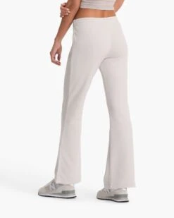Sedona Wideleg Sweatpant | Salt -Funktion One Style VW4044SAL FA22 W ECOMM BOTTOM 7965copy