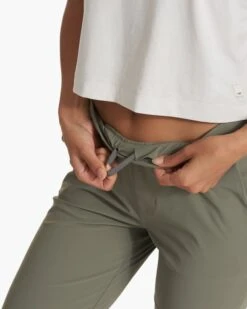 Miles Ankle Pant | Pistachio -Funktion One Style VW404PSO SP23 W ECOMM PANTS 4014 BOTTOM 1x1 6cd382b5 e2c2 4900 bc3b 942072e0a411