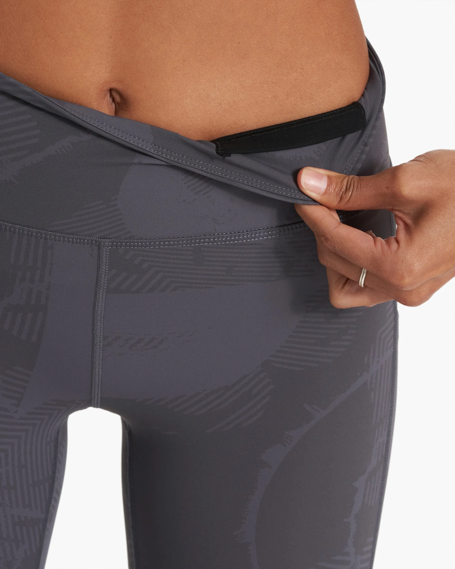 Stride Legging | Charcoal Mache 5 Stride Legging | Charcoal Mache - Image 3