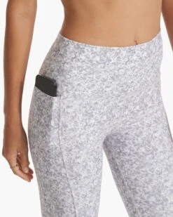 Studio Pocket Legging | Light Micro Mini Camo -Funktion One Style VW446LMM SP23 W ECOMM PANTS 2710 BOTTOM 1x1 632b3686 82bf 4172 a5d3 2dadbedfe78c