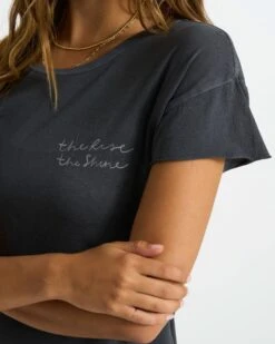 Script Tee | Charcoal -Funktion One Style VW988CCL FA22 W ECOMM TOP 05161